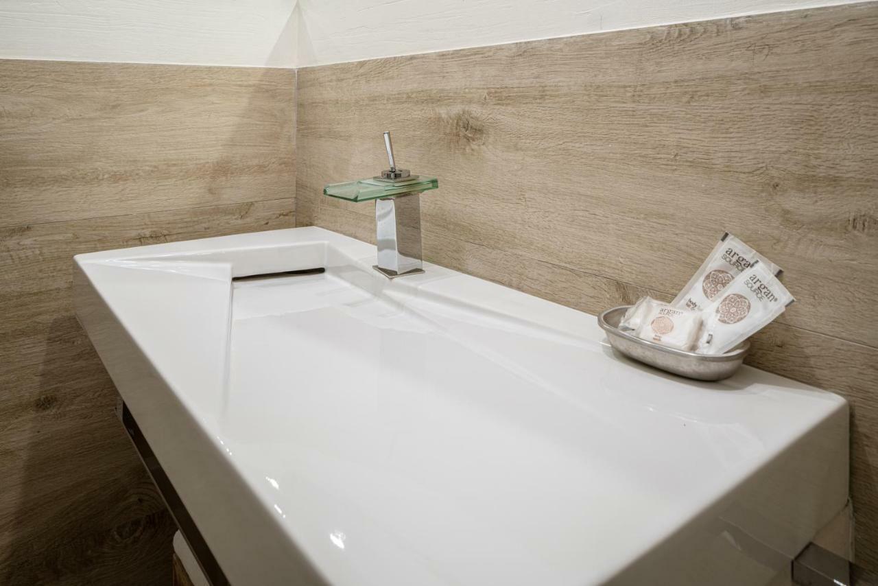 231 Suite Via Roma Cagliari Kültér fotó